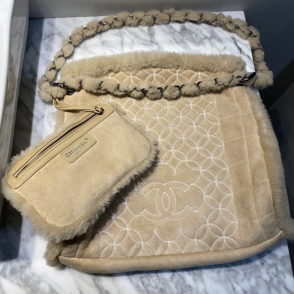 Coco Chanel shearling/chain shoulder bag - Picture 1 of 16
